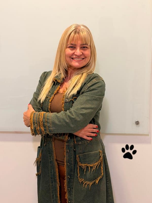 Terapeuta Regina Fernandes sorrindo